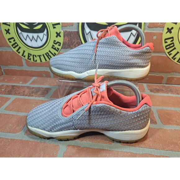 Nike Air Jordan Future Low Wolf Grey Infrared Youth Size 6 Gray/pink - Picture 1 of 5
